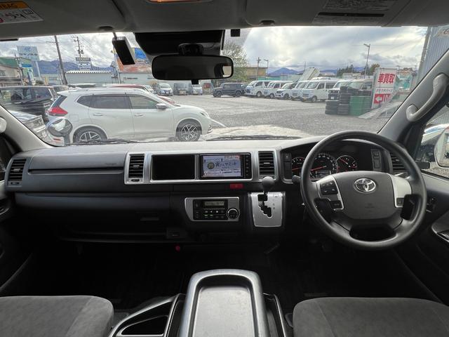 ハイエースワゴン ＧＬ　ＷエアＢ　衝突安全ボディ　Ａライト　４ＷＤ車　ダブルエアコン　キーレスエントリー　１００Ｖ　横滑り防止　ＡＢＳ　パワステ　ドライブレコーダー　オートマチックハイビーム　セキュリティー　定期点検記録簿（17枚目）