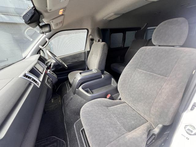 ハイエースワゴン ＧＬ　ＷエアＢ　衝突安全ボディ　Ａライト　４ＷＤ車　ダブルエアコン　キーレスエントリー　１００Ｖ　横滑り防止　ＡＢＳ　パワステ　ドライブレコーダー　オートマチックハイビーム　セキュリティー　定期点検記録簿（26枚目）