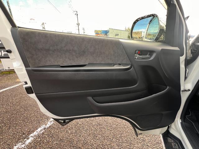 ハイエースワゴン ＧＬ　ＷエアＢ　衝突安全ボディ　Ａライト　４ＷＤ車　ダブルエアコン　キーレスエントリー　１００Ｖ　横滑り防止　ＡＢＳ　パワステ　ドライブレコーダー　オートマチックハイビーム　セキュリティー　定期点検記録簿（27枚目）