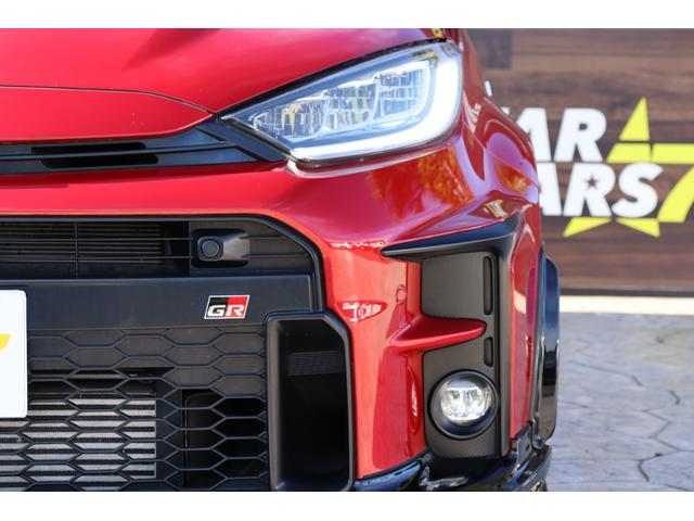 ＧＲヤリス ＲＺ　ハイパフォーマンス　ファースト　エディション　ＧＲエアロキット　ＲＥＣＡＲＯ２脚　ＦＵＪＩＳＵＢＯマフラー　ＶｏｌｋＲａｃｉｎｇ１８インチアルミ　ＪＢＬサウンド　ＢＬＩＴＺエアクリーナー　ＢＬＩＴＺスロコン　純正ＯＰマーブル柄カーボンルーフ（3枚目）