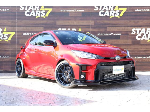 ＧＲヤリス ＲＺ　ハイパフォーマンス　ファースト　エディション　ＧＲエアロキット　ＲＥＣＡＲＯ２脚　ＦＵＪＩＳＵＢＯマフラー　ＶｏｌｋＲａｃｉｎｇ１８インチアルミ　ＪＢＬサウンド　ＢＬＩＴＺエアクリーナー　ＢＬＩＴＺスロコン　純正ＯＰマーブル柄カーボンルーフ（4枚目）