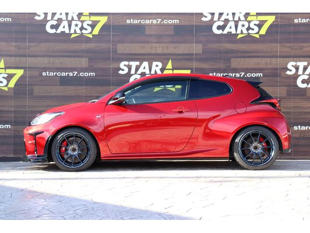 ＧＲヤリス ＲＺ　ハイパフォーマンス　ファースト　エディション　ＧＲエアロキット　ＲＥＣＡＲＯ２脚　ＦＵＪＩＳＵＢＯマフラー　ＶｏｌｋＲａｃｉｎｇ１８インチアルミ　ＪＢＬサウンド　ＢＬＩＴＺエアクリーナー　ＢＬＩＴＺスロコン　純正ＯＰマーブル柄カーボンルーフ（15枚目）
