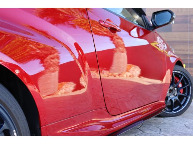 ＧＲヤリス ＲＺ　ハイパフォーマンス　ファースト　エディション　ＧＲエアロキット　ＲＥＣＡＲＯ２脚　ＦＵＪＩＳＵＢＯマフラー　ＶｏｌｋＲａｃｉｎｇ１８インチアルミ　ＪＢＬサウンド　ＢＬＩＴＺエアクリーナー　ＢＬＩＴＺスロコン　純正ＯＰマーブル柄カーボンルーフ（20枚目）