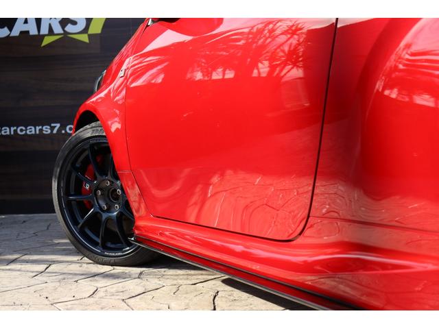 ＧＲヤリス ＲＺ　ハイパフォーマンス　ファースト　エディション　ＧＲエアロキット　ＲＥＣＡＲＯ２脚　ＦＵＪＩＳＵＢＯマフラー　ＶｏｌｋＲａｃｉｎｇ１８インチアルミ　ＪＢＬサウンド　ＢＬＩＴＺエアクリーナー　ＢＬＩＴＺスロコン　純正ＯＰマーブル柄カーボンルーフ（22枚目）