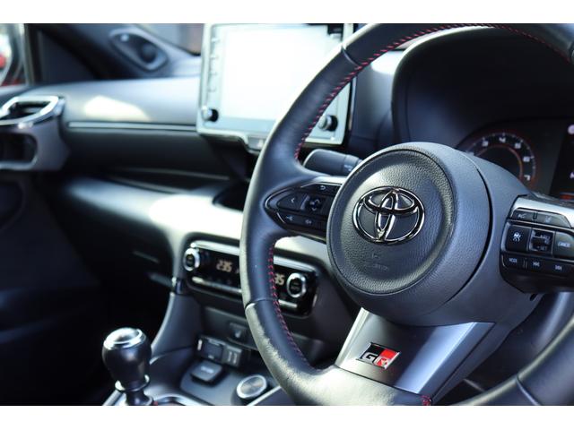 ＧＲヤリス ＲＺ　ハイパフォーマンス　ファースト　エディション　ＧＲエアロキット　ＲＥＣＡＲＯ２脚　ＦＵＪＩＳＵＢＯマフラー　ＶｏｌｋＲａｃｉｎｇ１８インチアルミ　ＪＢＬサウンド　ＢＬＩＴＺエアクリーナー　ＢＬＩＴＺスロコン　純正ＯＰマーブル柄カーボンルーフ（40枚目）