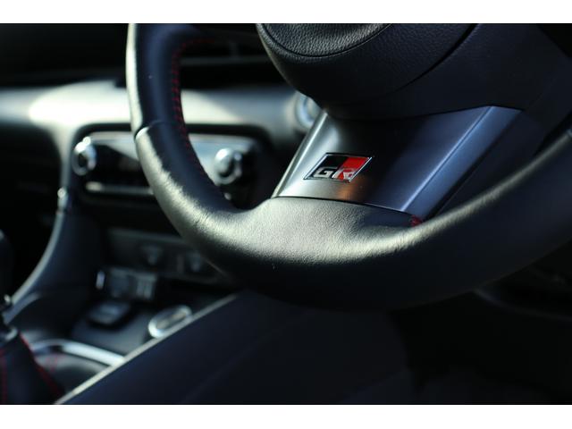 ＧＲヤリス ＲＺ　ハイパフォーマンス　ファースト　エディション　ＧＲエアロキット　ＲＥＣＡＲＯ２脚　ＦＵＪＩＳＵＢＯマフラー　ＶｏｌｋＲａｃｉｎｇ１８インチアルミ　ＪＢＬサウンド　ＢＬＩＴＺエアクリーナー　ＢＬＩＴＺスロコン　純正ＯＰマーブル柄カーボンルーフ（41枚目）