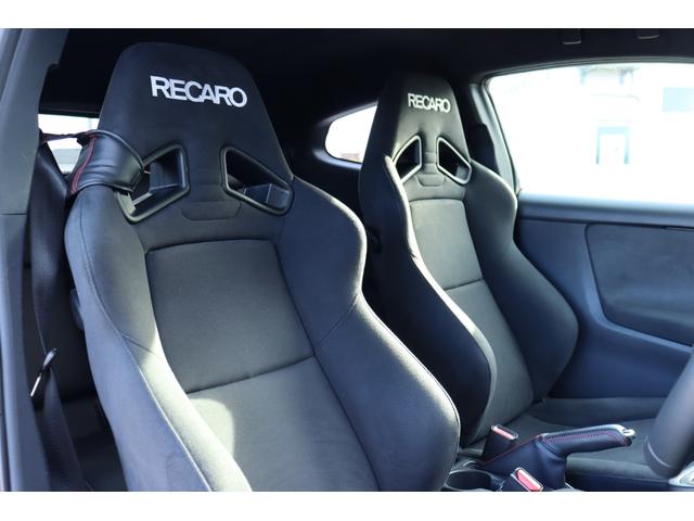 ＧＲヤリス ＲＺ　ハイパフォーマンス　ファースト　エディション　ＧＲエアロキット　ＲＥＣＡＲＯ２脚　ＦＵＪＩＳＵＢＯマフラー　ＶｏｌｋＲａｃｉｎｇ１８インチアルミ　ＪＢＬサウンド　ＢＬＩＴＺエアクリーナー　ＢＬＩＴＺスロコン　純正ＯＰマーブル柄カーボンルーフ（43枚目）