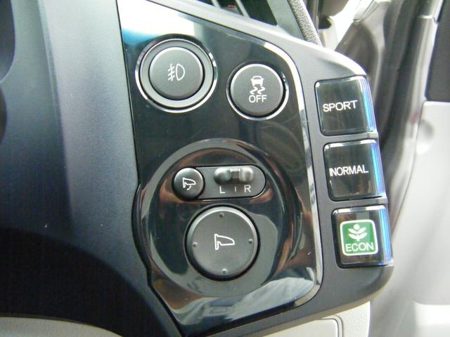 α HYBRID 6速マニュアル 純正ナビ TV バックカメラ スマートキー カーボンボンネット 盗難防止システム フォグランプ ステアリングリモコン(22枚目)