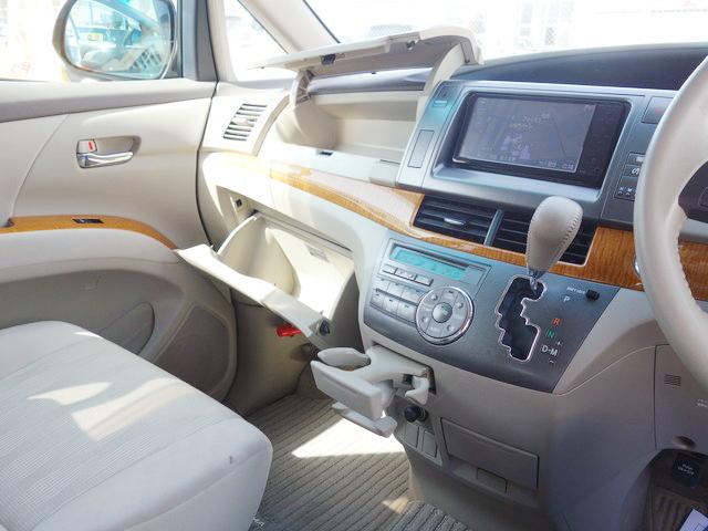 アエラス 7人 4WD 両側電動スライドドア 本革ステア HDDナビ DVD フルセグTV オートクルーズ HID ETC タイミングチェーン(22枚目)