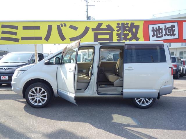 デリカＤ：５ Ｇ　パワーパッケージ　４ＷＤ　ＳＵＶ　ワンオーナー　寒冷地仕様　横滑り防止装置　両側電動スライドドア　社外ＨＤＤナビ　フルセグＴＶ　ＣＤ／ＤＶＤ再生　クルーズコントロール　パドルシフト　スマートキー　ＥＴＣ　ＨＩＤ　フォグランプ（8枚目）