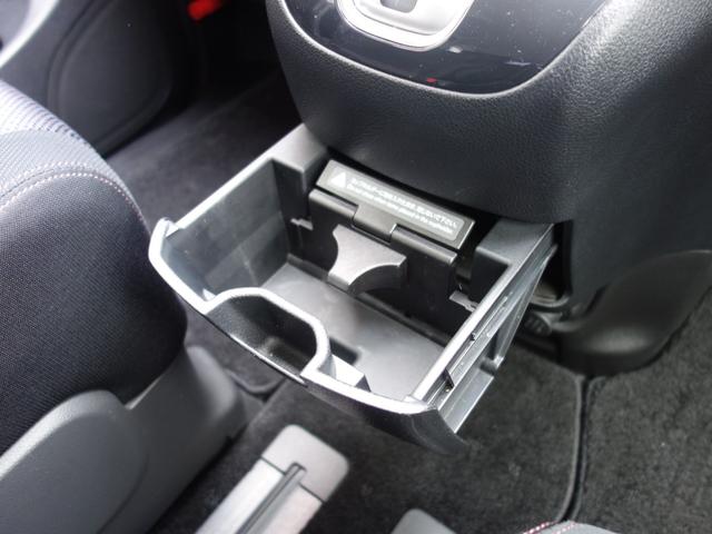 セレナ ハイウェイスター　Ｖセレクション　４ＷＤ　両側電動スライドドア　横滑り防止装置　バックカメラ　純正ＳＤナビ　フルセグＴＶ　ＣＤ／ＤＶＤ　アイドリングストップ　クルーズコントロール　ＥＴＣ　スマートキー　電動格納ミラー　フォグランプ　フルエアロ（20枚目）