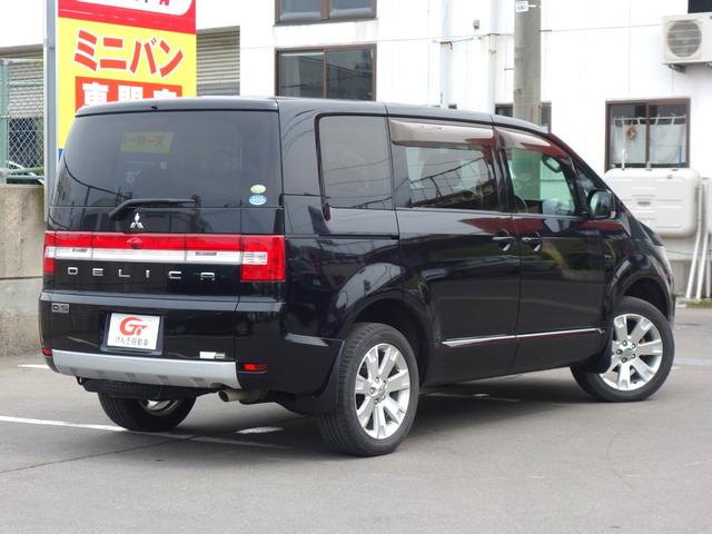 デリカＤ：５ Ｇ　ナビパッケージ　ＳＵＶ　横滑り防止装置　バックカメラ　フロントカメラ　サイドカメラ　左側電動スライドドア　純正ＨＤＤナビ　ＣＤ／ＤＶＤ　後席モニター　クルーズコントロール　パドルシフト　スマートキー　ＥＴＣ　ＨＩＤ（2枚目）