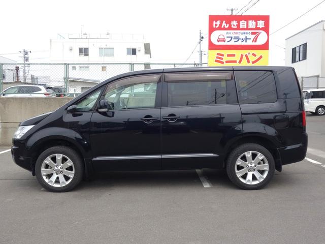 デリカＤ：５ Ｇ　ナビパッケージ　ＳＵＶ　横滑り防止装置　バックカメラ　フロントカメラ　サイドカメラ　左側電動スライドドア　純正ＨＤＤナビ　ＣＤ／ＤＶＤ　後席モニター　クルーズコントロール　パドルシフト　スマートキー　ＥＴＣ　ＨＩＤ（6枚目）