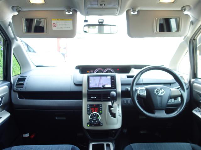 ノア Ｓｉ　レイッシュ　４ＷＤ　両側電動スライドドア　バックカメラ　社外ＳＤナビ　フルセグＴＶ　ＣＤ／ＤＶＤ再生　パドルシフト　切替式４ＷＤ　ＥＴＣ　ＭＴモード付　スマートキー　ＨＩＤヘッドライト　フォグランプ　ドライブレコーダー（12枚目）