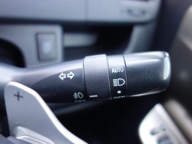ノア Ｓｉ　レイッシュ　４ＷＤ　両側電動スライドドア　バックカメラ　社外ＳＤナビ　フルセグＴＶ　ＣＤ／ＤＶＤ再生　パドルシフト　切替式４ＷＤ　ＥＴＣ　ＭＴモード付　スマートキー　ＨＩＤヘッドライト　フォグランプ　ドライブレコーダー（24枚目）