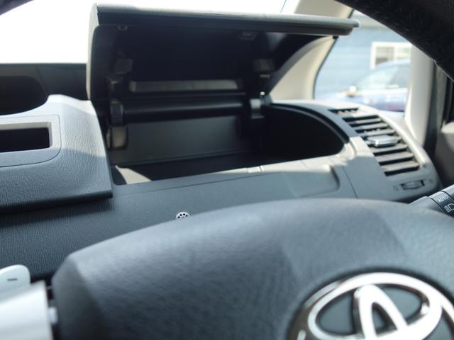 ノア Ｓｉ　レイッシュ　４ＷＤ　両側電動スライドドア　バックカメラ　社外ＳＤナビ　フルセグＴＶ　ＣＤ／ＤＶＤ再生　パドルシフト　切替式４ＷＤ　ＥＴＣ　ＭＴモード付　スマートキー　ＨＩＤヘッドライト　フォグランプ　ドライブレコーダー（26枚目）