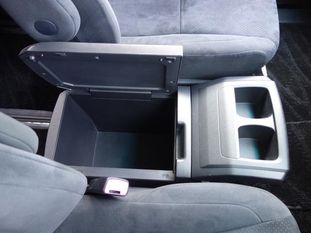 ヴェルファイア ２．４Ｚ　プラチナセレクションＩＩ　４ＷＤ　横滑り防止装置　両側電動スライドドア　バックカメラ　社外ＨＤＤナビ　後席モニター　ステアリングスイッチ　クリアランスソナー　スマートキー　ＥＴＣ　ＨＩＤヘッドライト　フォグランプ　ドライブレコーダー（10枚目）