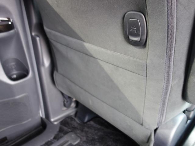 ヴェルファイア ２．４Ｚ　プラチナセレクションＩＩ　４ＷＤ　横滑り防止装置　両側電動スライドドア　バックカメラ　社外ＨＤＤナビ　後席モニター　ステアリングスイッチ　クリアランスソナー　スマートキー　ＥＴＣ　ＨＩＤヘッドライト　フォグランプ　ドライブレコーダー（31枚目）