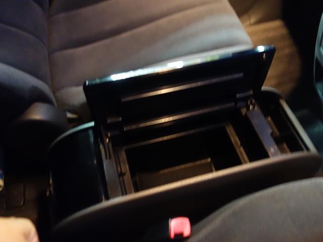 エスティマ 2.4アエラス Gエディション 4WD 両側電動スライドドア バックカメラ 純正HDDナビ フルセグTV CD/DVD再生 ステアリングスイッチ クルーズコントロール MTモード付 切替式4WD ETC スマートキー HID フォグランプ(10枚目)