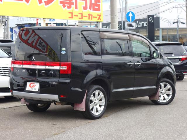 デリカＤ：５ シャモニー　４ＷＤ　ＳＵＶ　横滑り防止装置　シートヒーター　両側電動スライドドア　バックカメラ　サイドカメラ　フロントカメラ　純正ＨＤＤナビ　フルセグＴＶ　ＣＤ／ＤＶＤ　クルーズコントロール　スマートキー　ＥＴＣ　ＨＩＤ（2枚目）