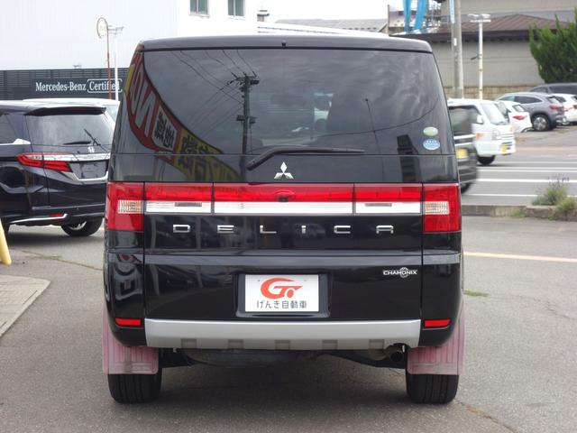 デリカＤ：５ シャモニー　４ＷＤ　ＳＵＶ　横滑り防止装置　シートヒーター　両側電動スライドドア　バックカメラ　サイドカメラ　フロントカメラ　純正ＨＤＤナビ　フルセグＴＶ　ＣＤ／ＤＶＤ　クルーズコントロール　スマートキー　ＥＴＣ　ＨＩＤ（4枚目）