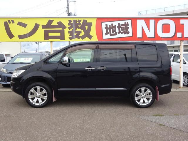 デリカＤ：５ シャモニー　４ＷＤ　ＳＵＶ　横滑り防止装置　シートヒーター　両側電動スライドドア　バックカメラ　サイドカメラ　フロントカメラ　純正ＨＤＤナビ　フルセグＴＶ　ＣＤ／ＤＶＤ　クルーズコントロール　スマートキー　ＥＴＣ　ＨＩＤ（6枚目）