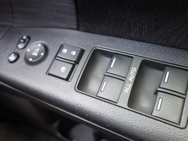 オデッセイ アブソルート・ＥＸ　４ＷＤ　両側電動スライドドア　横滑り防止装置　全方位カメラ　純正メモリーナビ　フルセグＴＶ　ＥＴＣ　アイドリングストップ　クルーズコントロール　パドルシフト　スマートキー　ＬＥＤヘッドライト　フォグランプ（31枚目）
