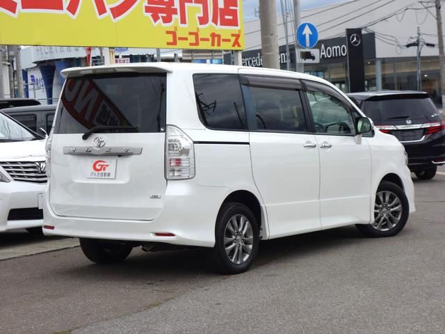 ヴォクシー ＺＳ　煌　４ＷＤ　寒冷地仕様　フロントガラス熱線　両側電動スライドドア　バックカメラ　社外メモリーナビ　フルセグＴＶ　ＥＴＣ　パドルシフト　スマートキー　ＨＩＤヘッドライト　フォグランプ　ドライブレコーダー（2枚目）