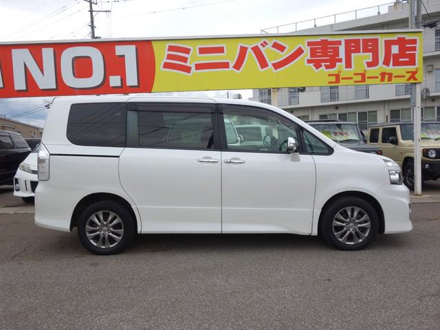 ヴォクシー ＺＳ　煌　４ＷＤ　寒冷地仕様　フロントガラス熱線　両側電動スライドドア　バックカメラ　社外メモリーナビ　フルセグＴＶ　ＥＴＣ　パドルシフト　スマートキー　ＨＩＤヘッドライト　フォグランプ　ドライブレコーダー（5枚目）