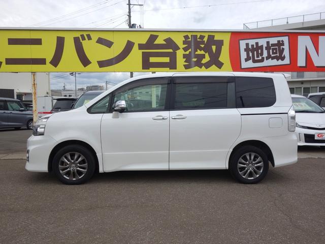 ヴォクシー ＺＳ　煌　４ＷＤ　寒冷地仕様　フロントガラス熱線　両側電動スライドドア　バックカメラ　社外メモリーナビ　フルセグＴＶ　ＥＴＣ　パドルシフト　スマートキー　ＨＩＤヘッドライト　フォグランプ　ドライブレコーダー（6枚目）