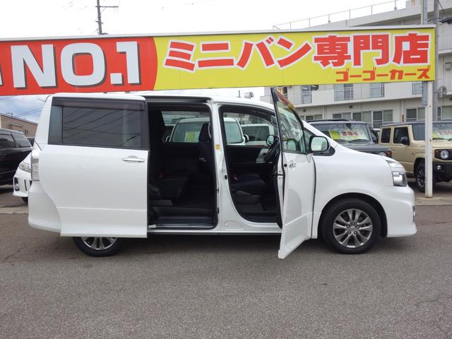 ヴォクシー ＺＳ　煌　４ＷＤ　寒冷地仕様　フロントガラス熱線　両側電動スライドドア　バックカメラ　社外メモリーナビ　フルセグＴＶ　ＥＴＣ　パドルシフト　スマートキー　ＨＩＤヘッドライト　フォグランプ　ドライブレコーダー（7枚目）