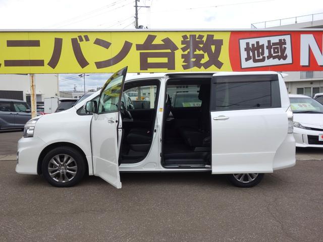 ヴォクシー ＺＳ　煌　４ＷＤ　寒冷地仕様　フロントガラス熱線　両側電動スライドドア　バックカメラ　社外メモリーナビ　フルセグＴＶ　ＥＴＣ　パドルシフト　スマートキー　ＨＩＤヘッドライト　フォグランプ　ドライブレコーダー（8枚目）