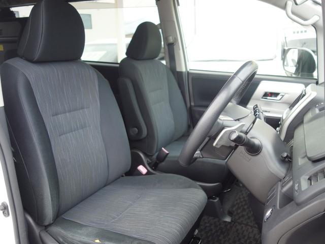 ヴォクシー ＺＳ　煌　４ＷＤ　寒冷地仕様　フロントガラス熱線　両側電動スライドドア　バックカメラ　社外メモリーナビ　フルセグＴＶ　ＥＴＣ　パドルシフト　スマートキー　ＨＩＤヘッドライト　フォグランプ　ドライブレコーダー（9枚目）