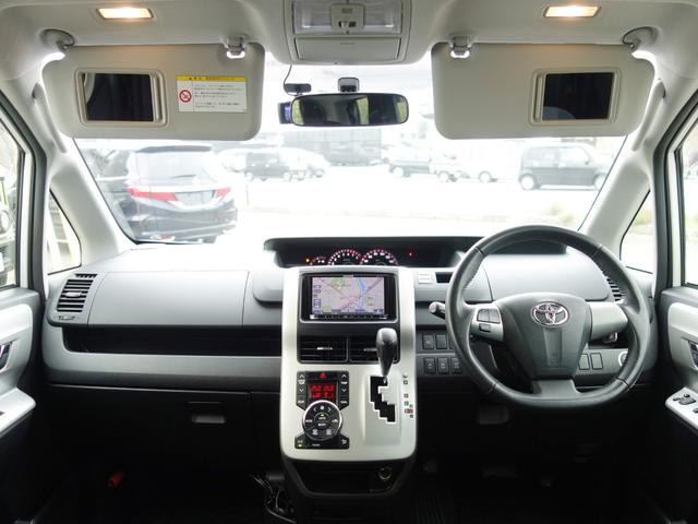ヴォクシー ＺＳ　煌　４ＷＤ　寒冷地仕様　フロントガラス熱線　両側電動スライドドア　バックカメラ　社外メモリーナビ　フルセグＴＶ　ＥＴＣ　パドルシフト　スマートキー　ＨＩＤヘッドライト　フォグランプ　ドライブレコーダー（11枚目）