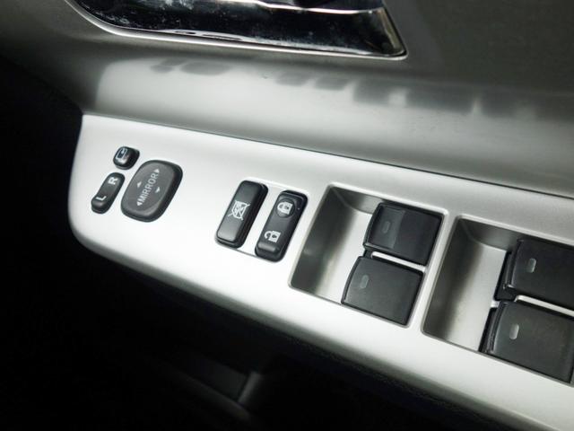 ヴォクシー ＺＳ　煌　４ＷＤ　寒冷地仕様　フロントガラス熱線　両側電動スライドドア　バックカメラ　社外メモリーナビ　フルセグＴＶ　ＥＴＣ　パドルシフト　スマートキー　ＨＩＤヘッドライト　フォグランプ　ドライブレコーダー（28枚目）