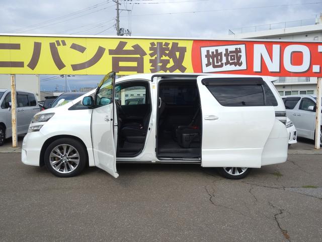 ヴェルファイア ２．４Ｚ　プラチナセレクションＩＩ　４ＷＤ　横滑り防止装置　両側電動スライドドア　バックカメラ　純正ＨＤＤナビ　フルセグＴＶ　ＣＤ／ＤＶＤ　後席フリップダウンモニター　クリアランスソナー　スマートキー　ＥＴＣ　ＨＩＤヘッドライト　フォグランプ（8枚目）