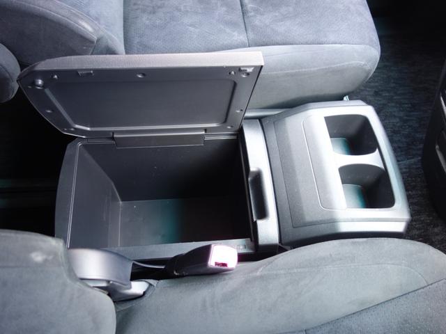 ヴェルファイア ２．４Ｚ　プラチナセレクションＩＩ　４ＷＤ　横滑り防止装置　両側電動スライドドア　バックカメラ　純正ＨＤＤナビ　フルセグＴＶ　ＣＤ／ＤＶＤ　後席フリップダウンモニター　クリアランスソナー　スマートキー　ＥＴＣ　ＨＩＤヘッドライト　フォグランプ（10枚目）