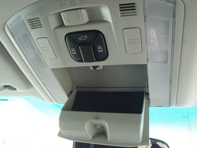 ヴェルファイア ２．４Ｚ　プラチナセレクションＩＩ　４ＷＤ　横滑り防止装置　両側電動スライドドア　バックカメラ　純正ＨＤＤナビ　フルセグＴＶ　ＣＤ／ＤＶＤ　後席フリップダウンモニター　クリアランスソナー　スマートキー　ＥＴＣ　ＨＩＤヘッドライト　フォグランプ（13枚目）