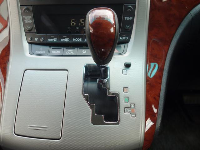 ヴェルファイア ２．４Ｚ　プラチナセレクションＩＩ　４ＷＤ　横滑り防止装置　両側電動スライドドア　バックカメラ　純正ＨＤＤナビ　フルセグＴＶ　ＣＤ／ＤＶＤ　後席フリップダウンモニター　クリアランスソナー　スマートキー　ＥＴＣ　ＨＩＤヘッドライト　フォグランプ（19枚目）