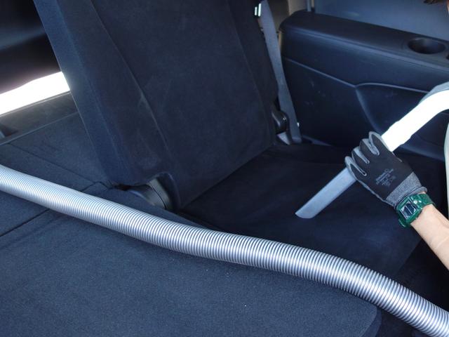 ヴェルファイア ２．４Ｚ　プラチナセレクションＩＩ　４ＷＤ　横滑り防止装置　両側電動スライドドア　バックカメラ　純正ＨＤＤナビ　フルセグＴＶ　ＣＤ／ＤＶＤ　後席フリップダウンモニター　クリアランスソナー　スマートキー　ＥＴＣ　ＨＩＤヘッドライト　フォグランプ（54枚目）