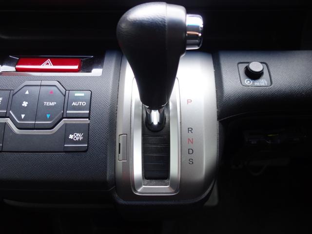 ステップワゴンスパーダ Z 4WD フロントガラス熱線 横滑り防止装置 両側電動スライドドア バックカメラ 社外メモリーナビ ワンセグTV CD/DVD ETC パドルシフト HID フォグランプ スマートキー ミラーヒーター(17枚目)