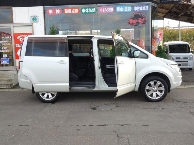 デリカＤ：５ Ｇ　ナビパッケージ　４ＷＤ　ＳＵＶ　左側電動スライドドア　バックカメラ　フロントカメラ　サイドカメラ　純正ＨＤＤナビ　ワンセグＴＶ　ＣＤ／ＤＶＤ再生　ミュージックサーバー　クルーズコントロール　パドルシフト　スマートキー　ＥＴＣ（7枚目）