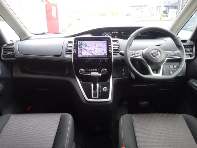 セレナ ハイウェイスター Vセレクション 4WD 両側電動スライドドア 横滑り防止装置 シートヒーター 360℃カメラ 純正SDナビ フルセグTV CD/DVD/BD再生 後席フリップダウンモニター アイドリングストップ クルーズコントロール ETC(11枚目)