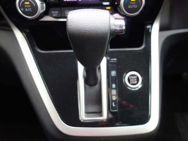 セレナ ハイウェイスター Vセレクション 4WD 両側電動スライドドア 横滑り防止装置 シートヒーター 360℃カメラ 純正SDナビ フルセグTV CD/DVD/BD再生 後席フリップダウンモニター アイドリングストップ クルーズコントロール ETC(19枚目)