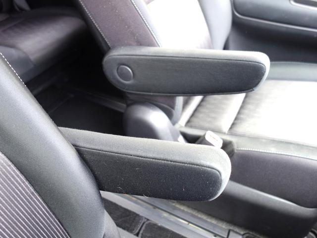 セレナ ハイウェイスター　４ＷＤ　横滑り防止装置　衝突軽減ブレーキ　両側電動スライドドア　３６０℃カメラ　純正ＳＤナビ　フルセグＴＶ　アイドリングストップ　クルーズコントロール　ＥＴＣ　スマートキー　フォグランプ　ドライブレコーダー（10枚目）