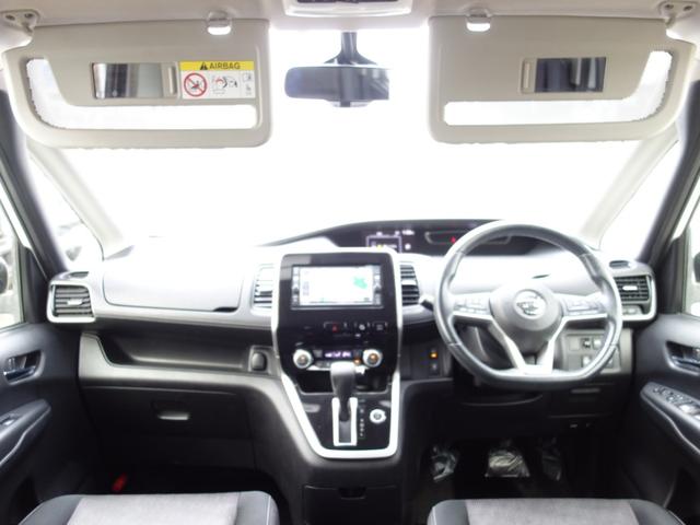 セレナ ハイウェイスター　４ＷＤ　横滑り防止装置　衝突軽減ブレーキ　両側電動スライドドア　３６０℃カメラ　純正ＳＤナビ　フルセグＴＶ　アイドリングストップ　クルーズコントロール　ＥＴＣ　スマートキー　フォグランプ　ドライブレコーダー（12枚目）