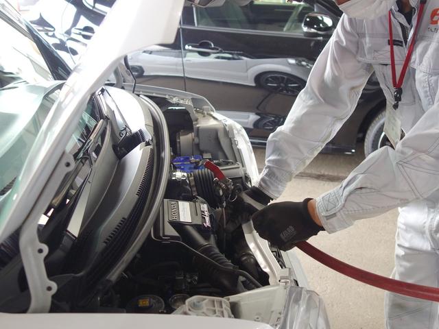 故障のお車も納車のお車も、細かいところまでしっかりと点検・整備しております。