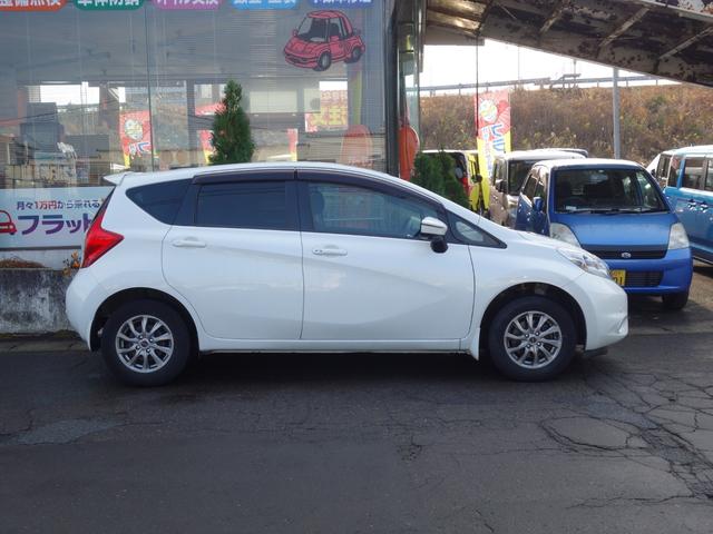 ノート Ｘ　ＦＯＵＲ　４ＷＤ　横滑り防止装置　全方位カメラ　純正メモリーナビ　フルセグＴＶ　ＣＤ／ＤＶＤ再生　ＥＴＣ　クリアランスソナー　切替式４ＷＤ　スマートキー　　ミラーヒーター　フォグランプ　純正ドライブレコーダー（5枚目）