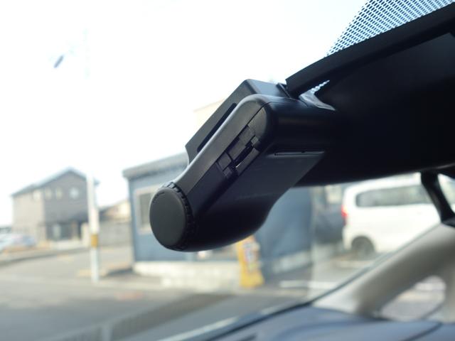 ノート Ｘ　ＦＯＵＲ　４ＷＤ　横滑り防止装置　全方位カメラ　純正メモリーナビ　フルセグＴＶ　ＣＤ／ＤＶＤ再生　ＥＴＣ　クリアランスソナー　切替式４ＷＤ　スマートキー　　ミラーヒーター　フォグランプ　純正ドライブレコーダー（12枚目）