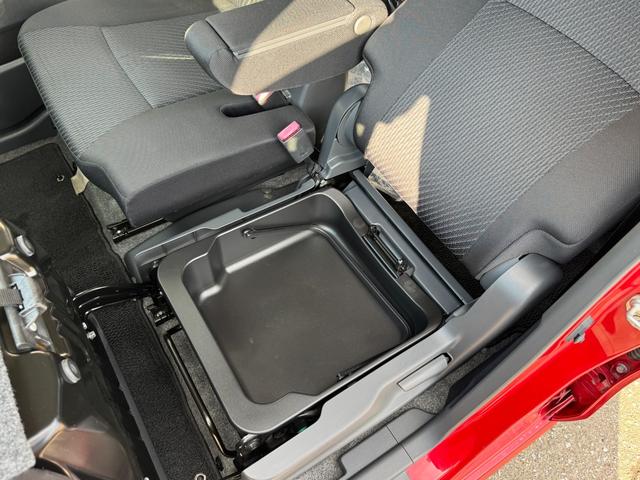 ワゴンＲスティングレー Ｔ　４ＷＤ　軽自動車　横滑り防止装置　シートヒーター　社外ＣＤデッキ　アイドリングストップ　パドルシフト　スマートキー　ＥＴＣ　ＨＩＤ　フォグランプ　電動格納ミラー　ミラーヒーター　社外ドライブレコーダー（9枚目）